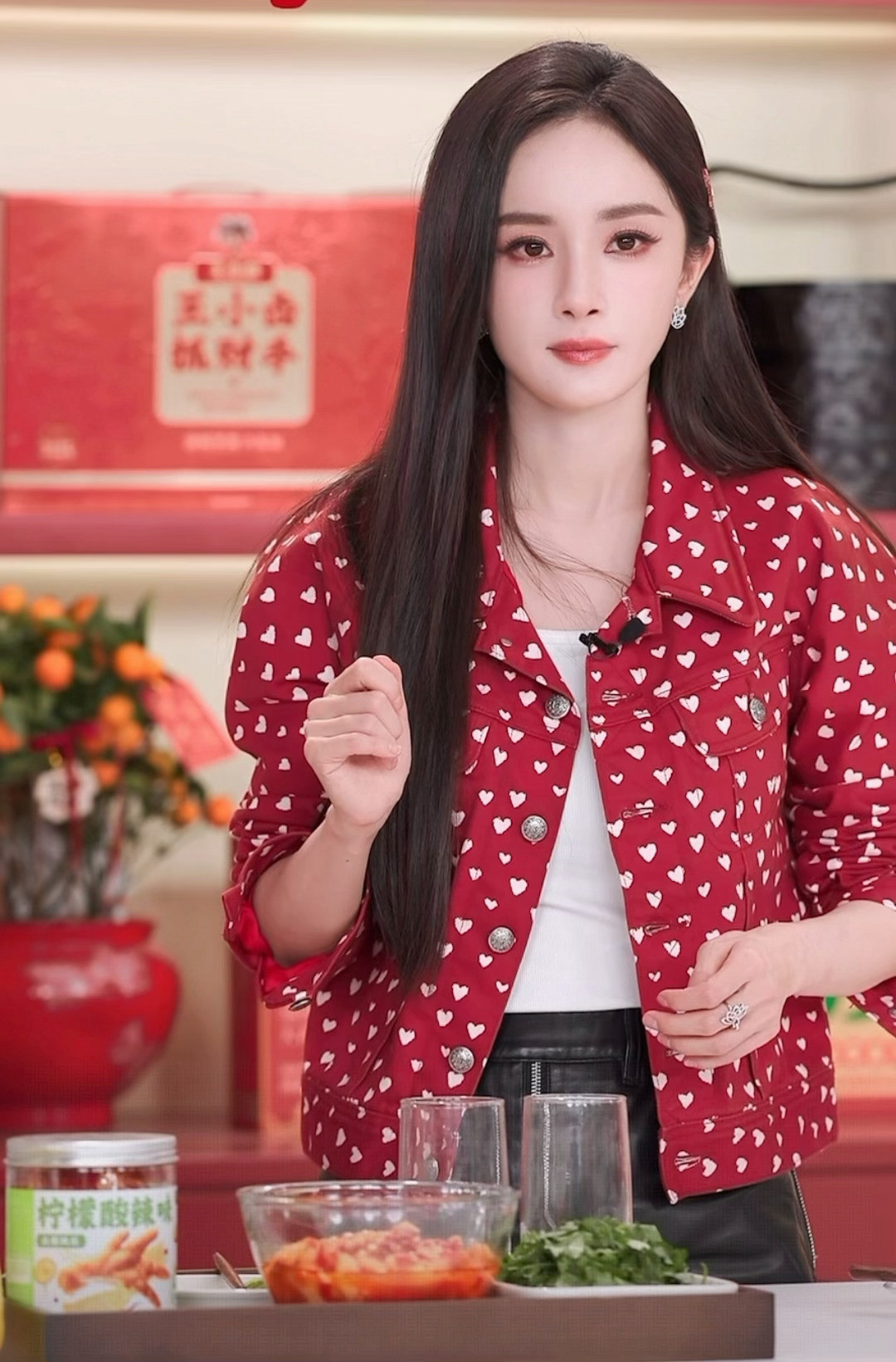 杨幂今日品牌直播截图，明艳又精致！！