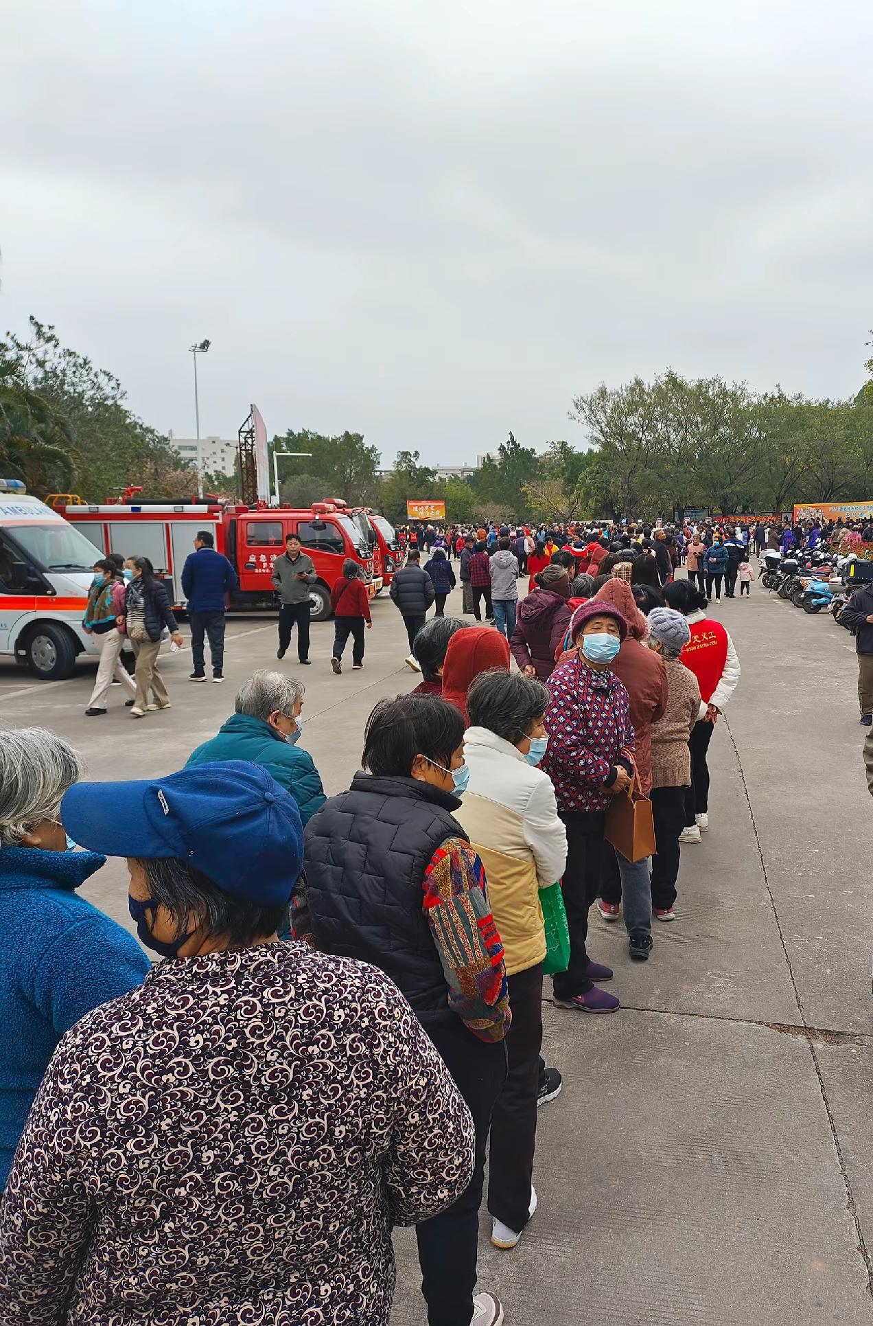 罗定德哥猪宴，先不讲菜品如何，组织就很有问题，本来是粉丝见面会，几千粉丝从外省外
