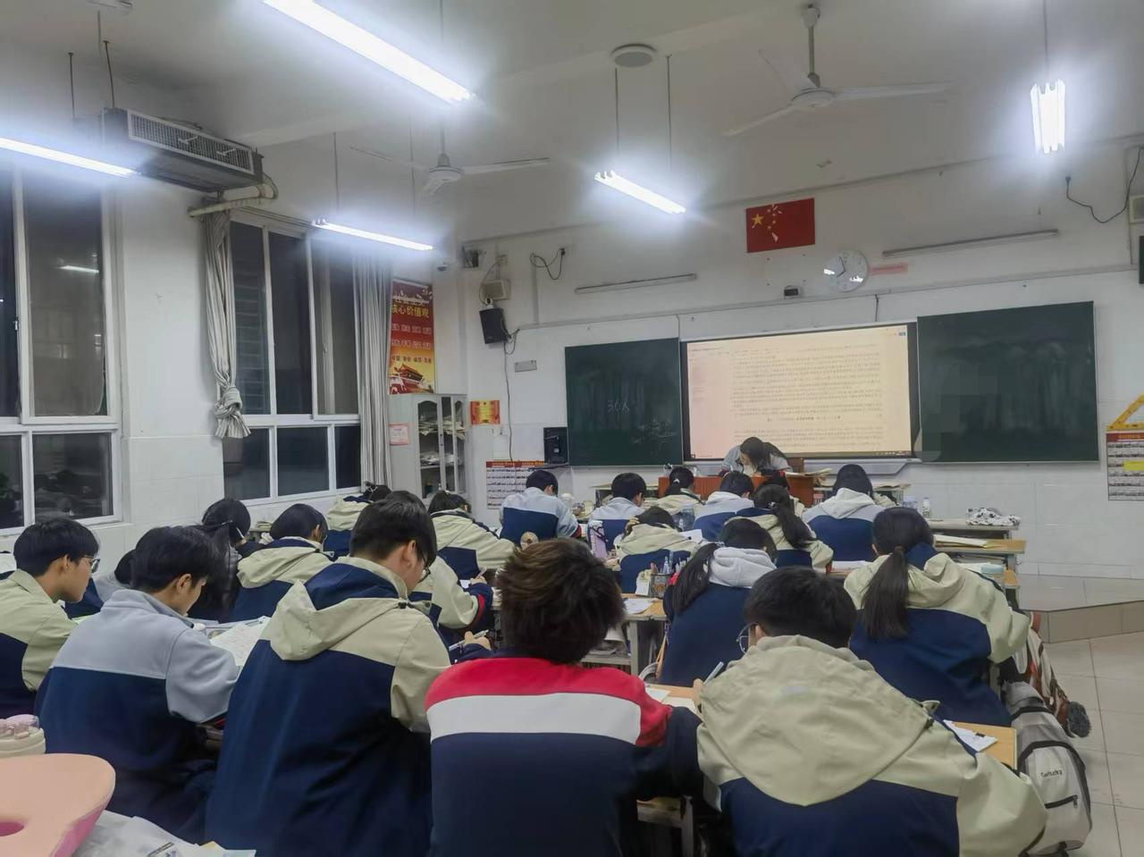 到了高中你会发现：高中三年，高一的重点在于，分科前大三科不能偏科，并作为重