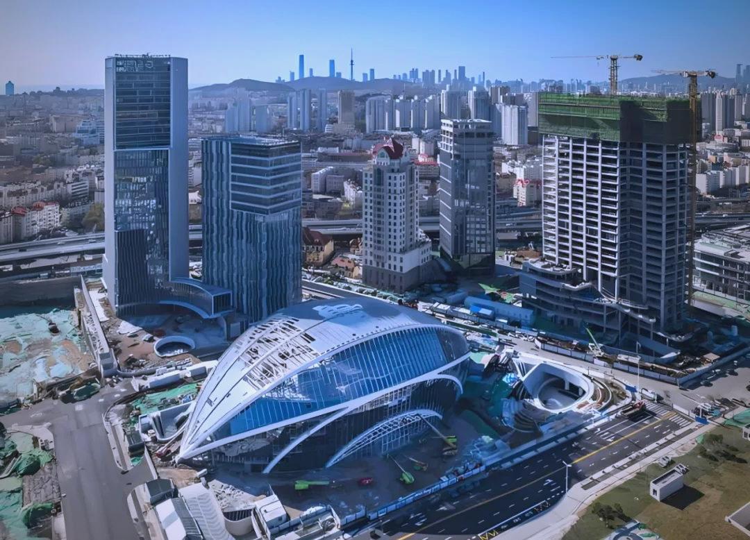 青岛海边惊现巨型“天眼”!2026年正式开放,内部构造震撼曝光,这造型注定引爆全