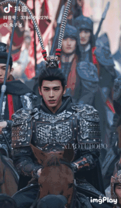 脸黑之后也没有英雄感呀，也是摇头晃脑的。