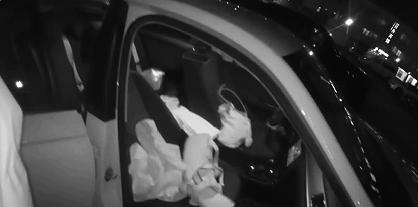 想象一下，大热天有人连穿好几件外套出门，这可没在变魔术。 事情就发生在宁波的