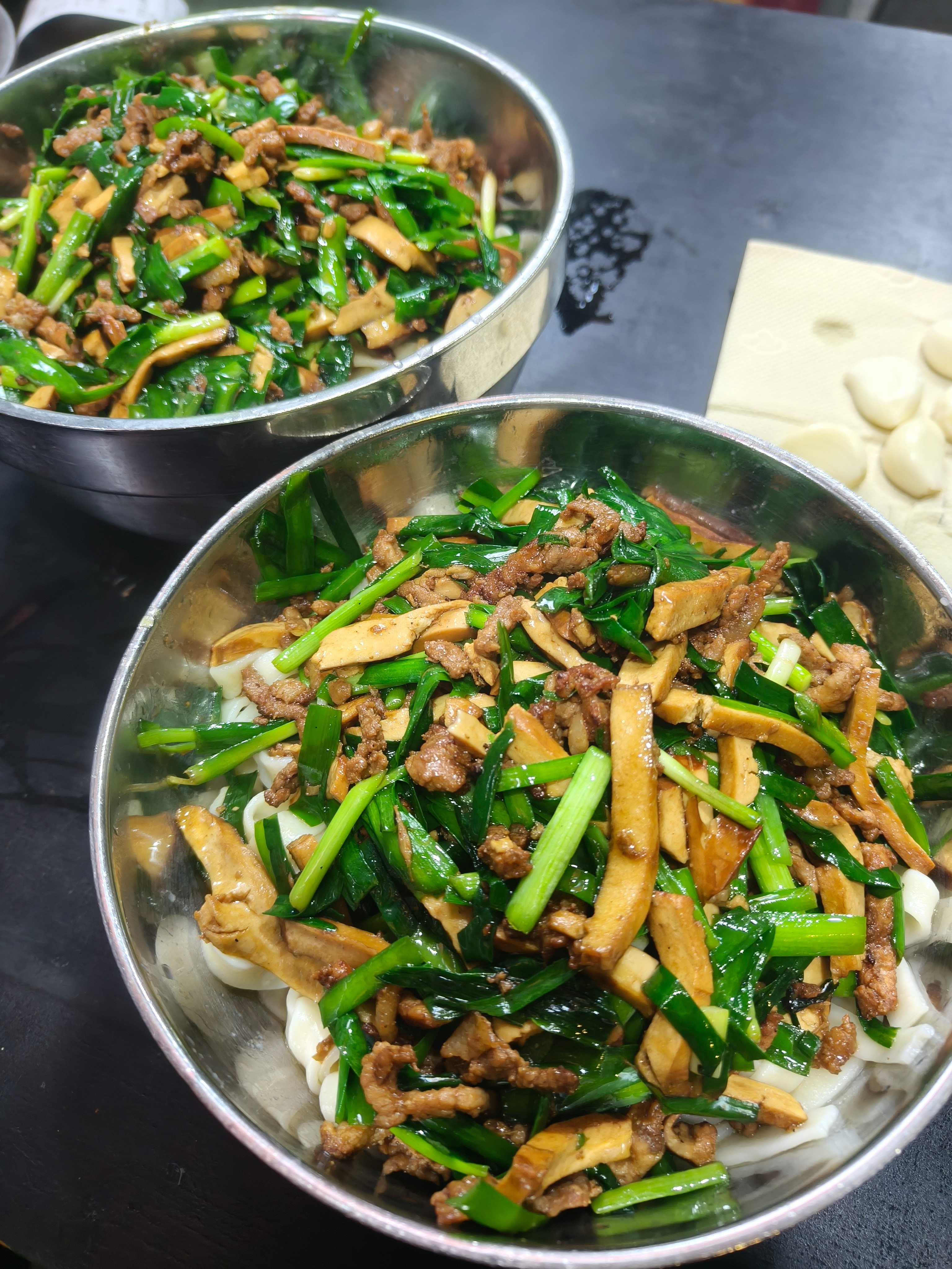 咥（die）个面“韭菜肉丝面”一个明星孙坚推荐的他家楼下的面（他发的vl