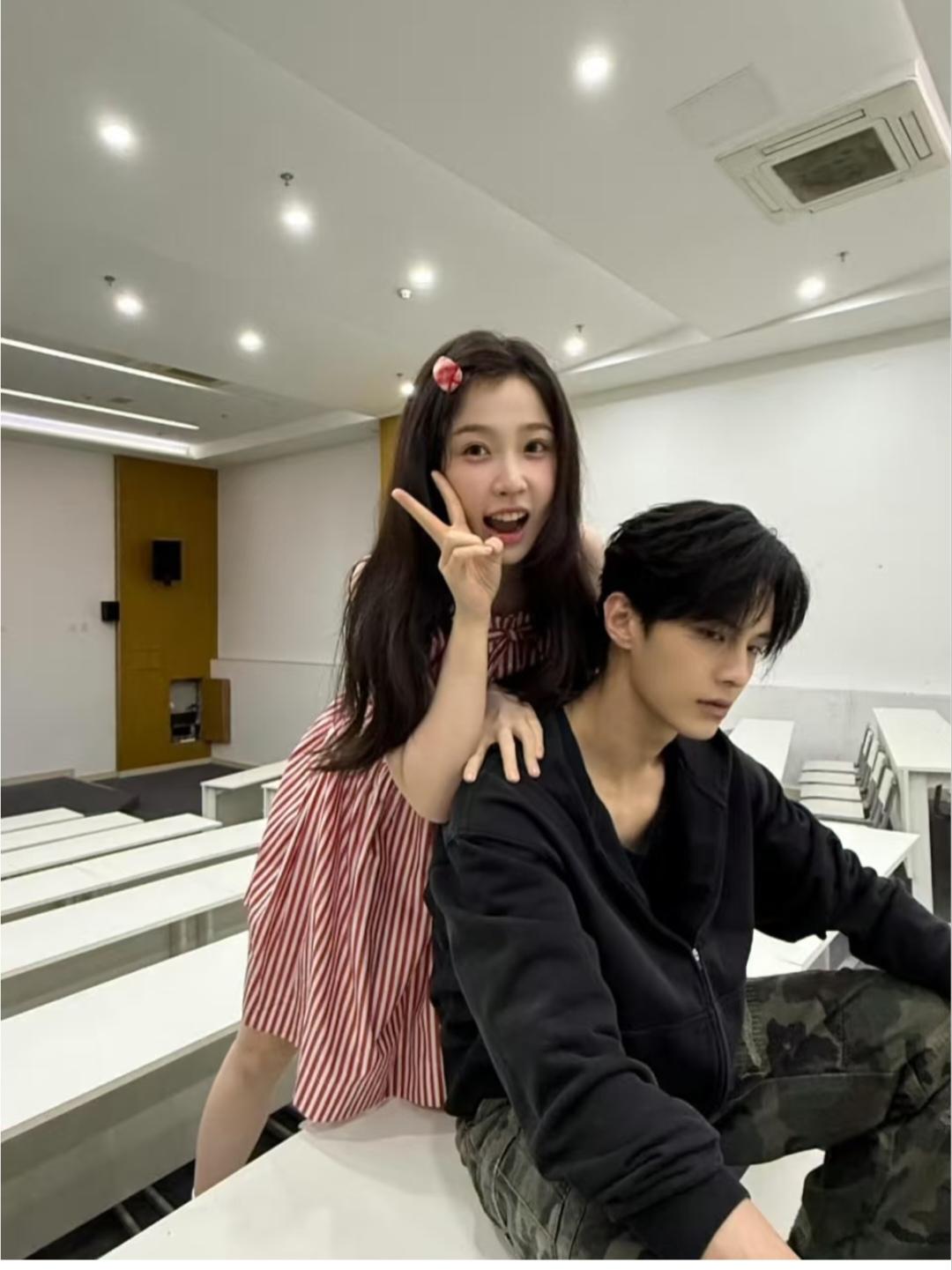 虞书欣，甜美可爱。