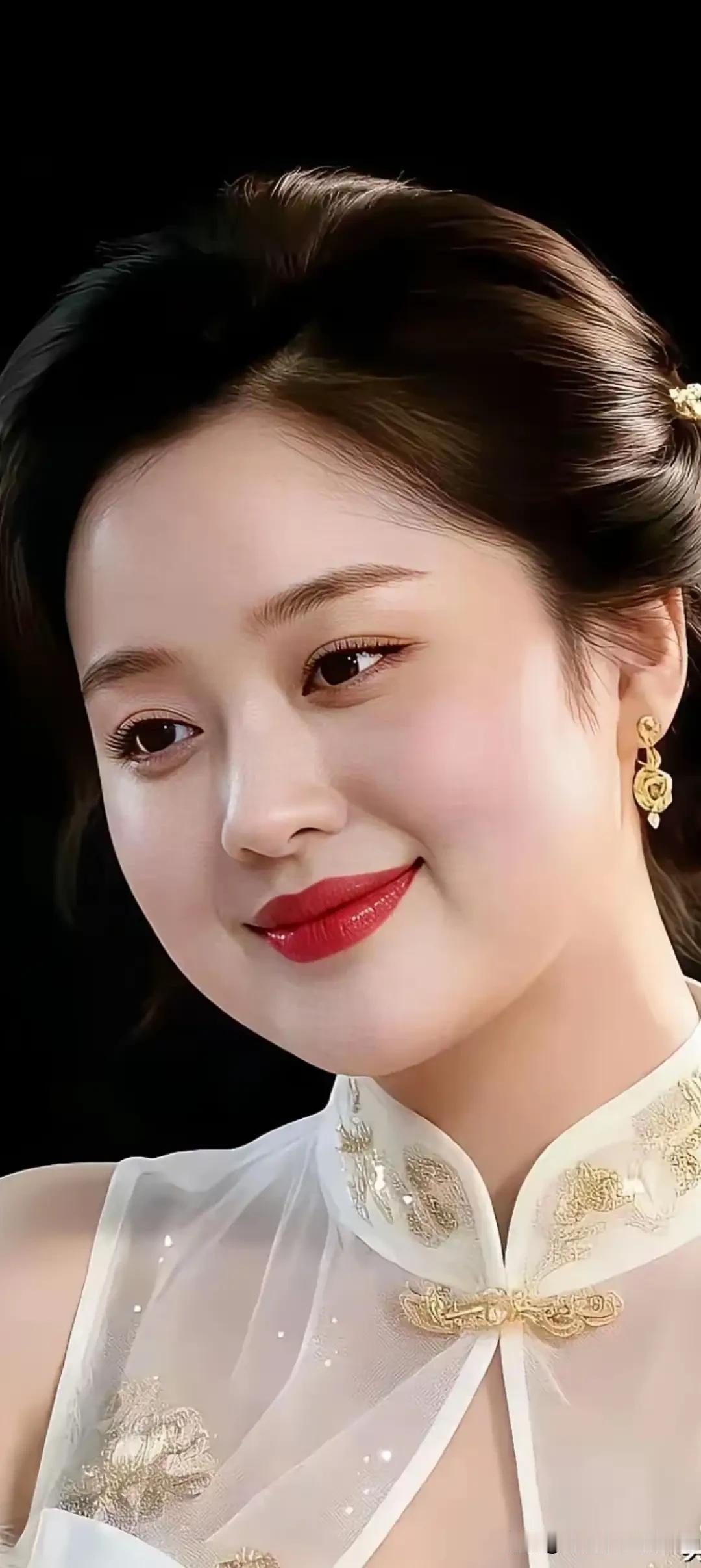 东方美人赞江山不及美人颜，东方韵致胜洋媛明眸有神藏星月，气质高雅自翩跹