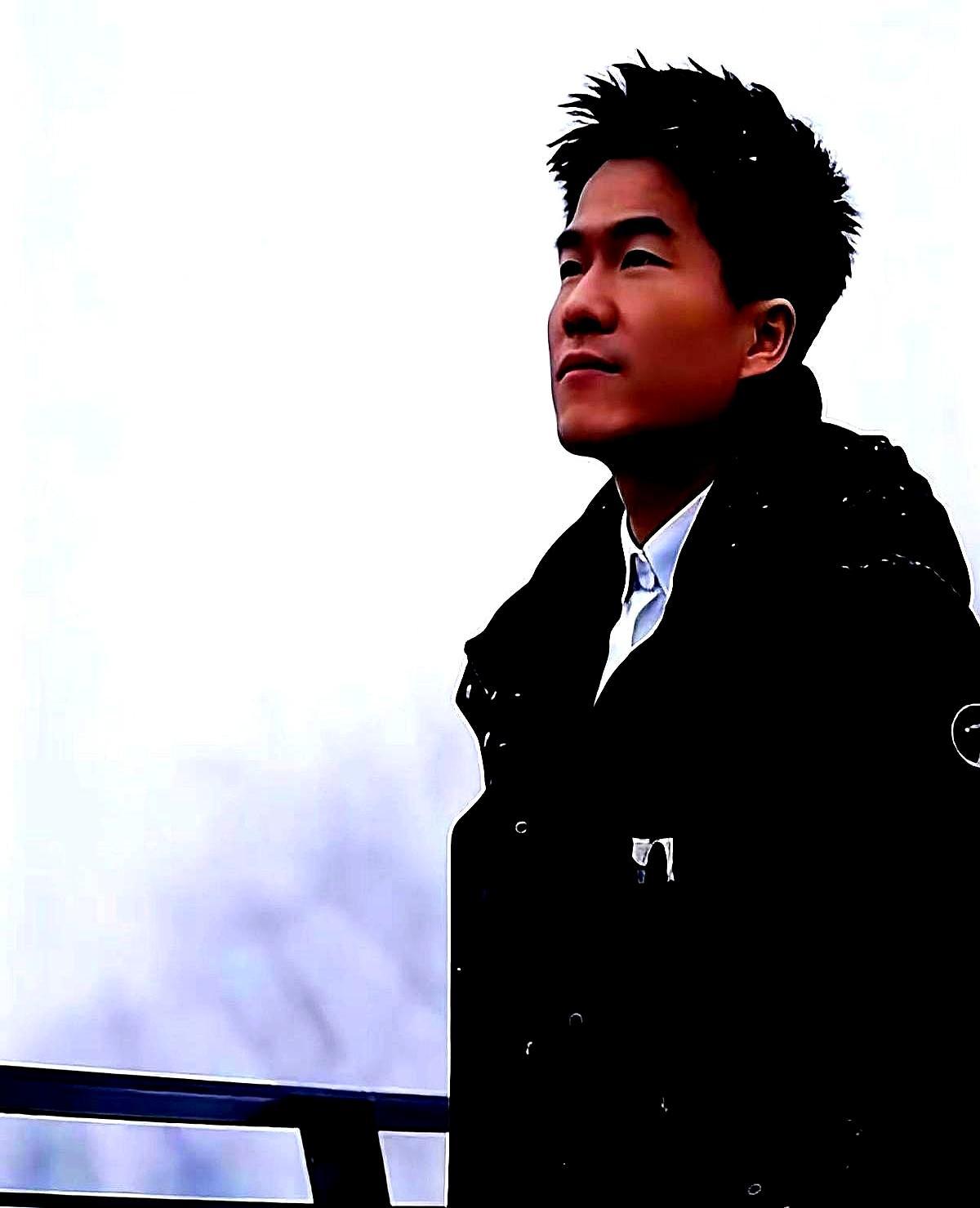 董宇辉的“人设”，终于被一个22岁女粉戳破了。就因为一句“哥，我在”。你以