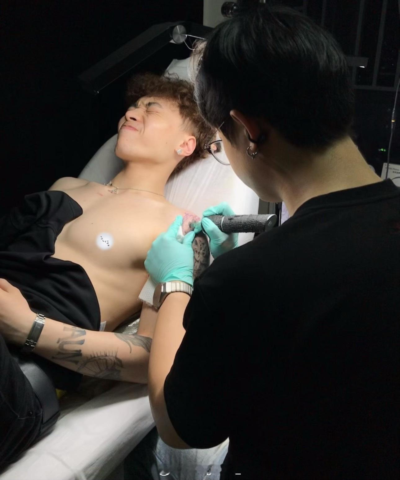 泰格西在手臂上纹了新纹身！泰格西