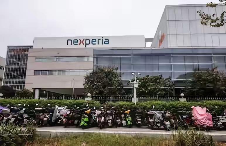 据路透社11月27日报道，安世荷兰当日发布公开信，宣称其曾多次尝试与安世半导体的