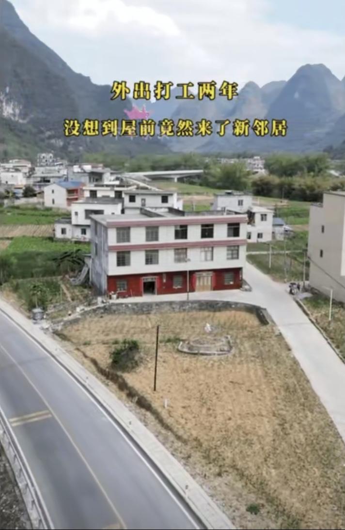这种情况怎么办？碰上这样的同村人，硬来又不太好。一位网友外出打工两年，回来门前多