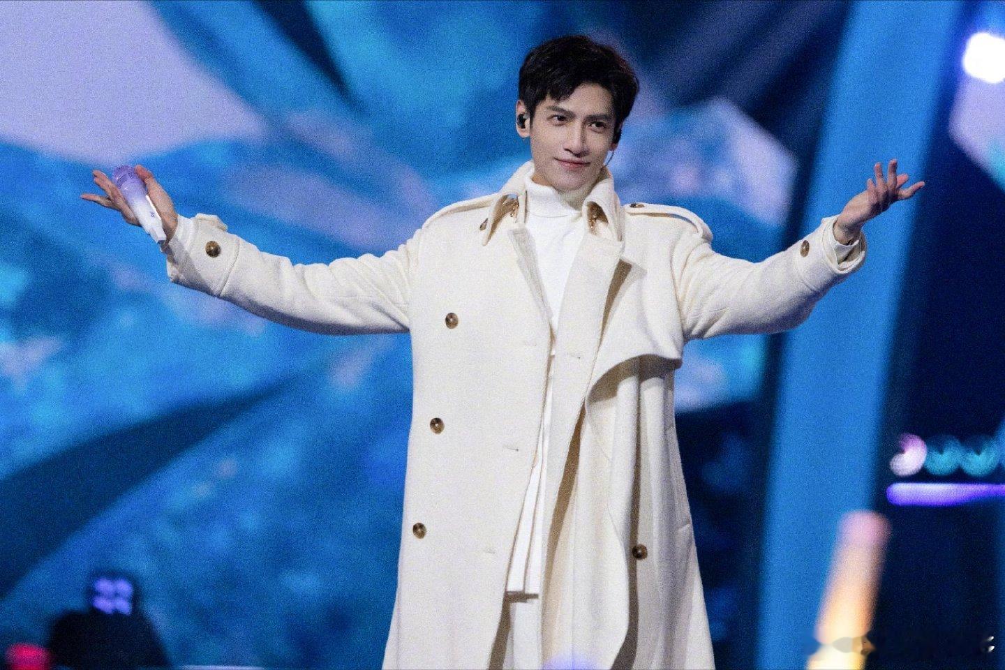 罗云熙好一张国泰民安的脸春晚这就是东方美学的极致体现！罗云熙首次登上春晚，《立