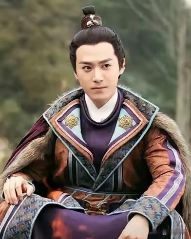 758年，安庆绪亲率三百轻骑悄然摸到李光弼的军营外，望着眼前连绵十里的军帐，他忽