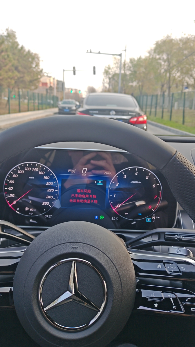 老速腾换奔驰C车子感受1、感觉C260做工没得说，比我的老速腾强太多了，对比