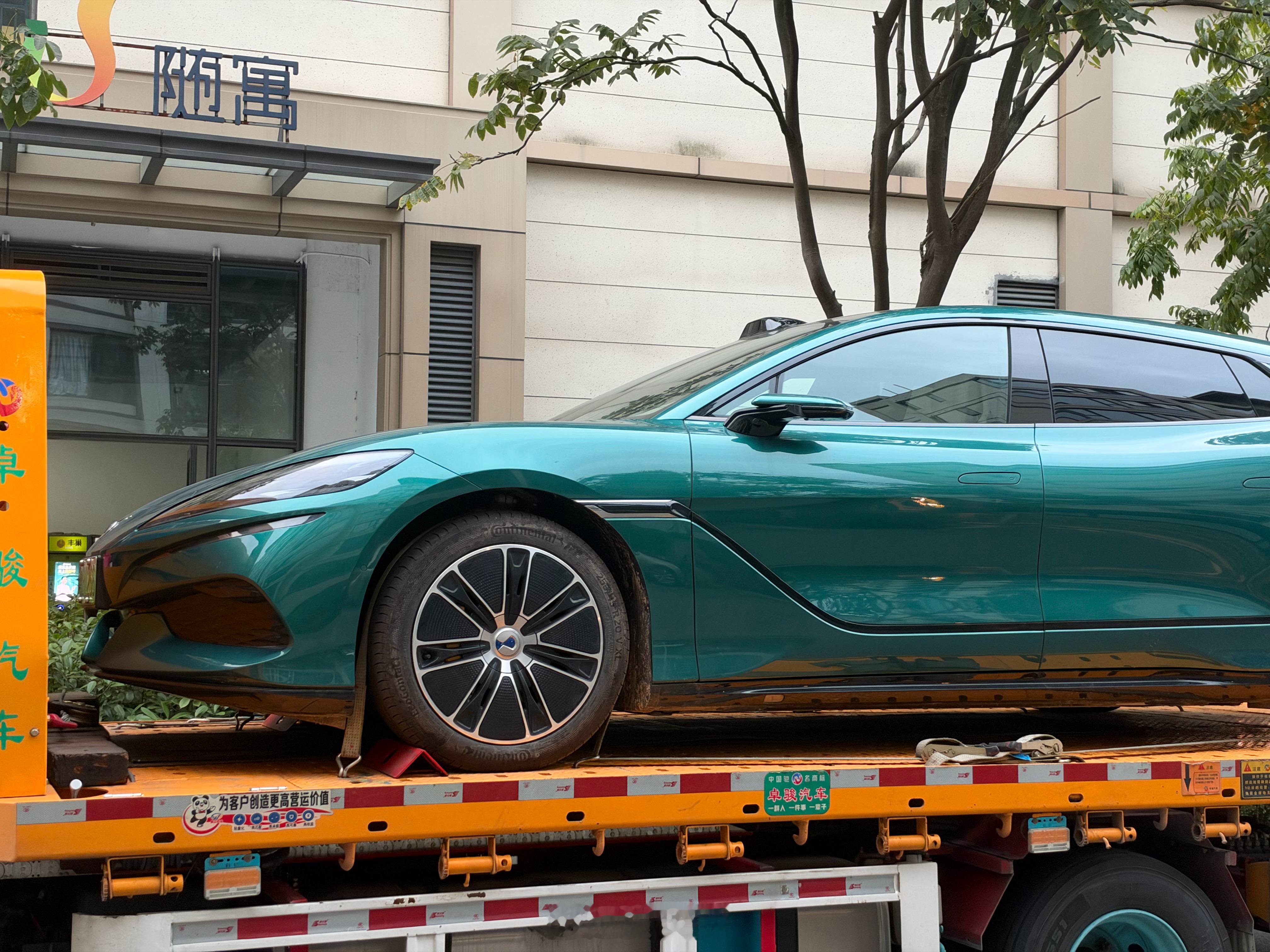 国庆期间打算自驾的车，现在才到[捂脸哭]说是一直没有师傅接单，可能也堵路上了​​