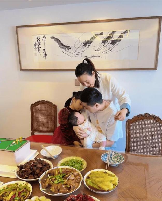 他37岁，身家就已经好几个亿了，每年挣的钱都得论千万算，没想到他的私生活竟让人惊