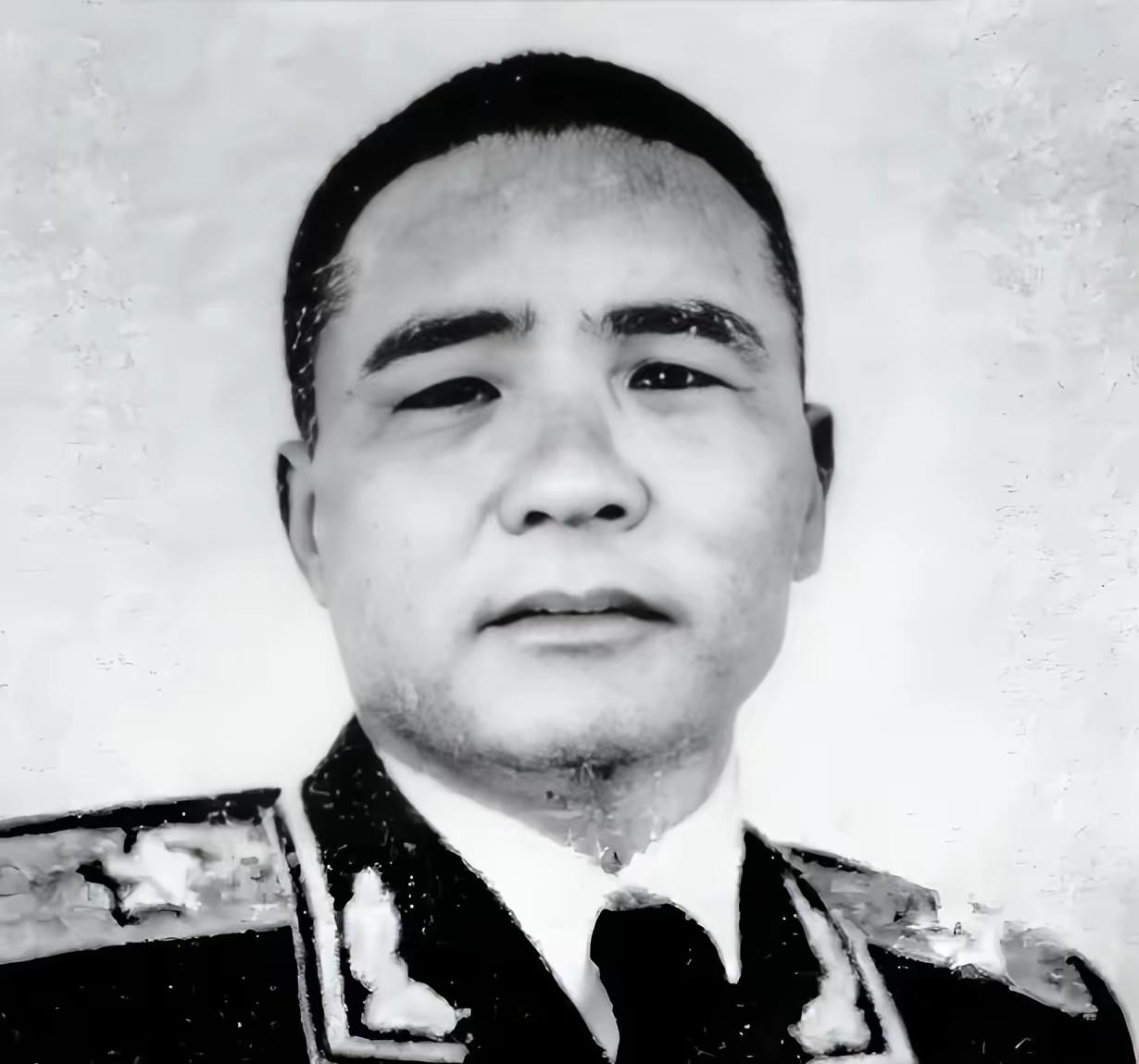 西路军唯一叛变的红军师长郭锡山，献计割董振堂首级，仅风光30天便惨遭凌迟！​​