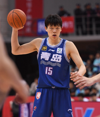 24分11板4帽!杨瀚森统治攻防余嘉豪低迷青岛队晋级