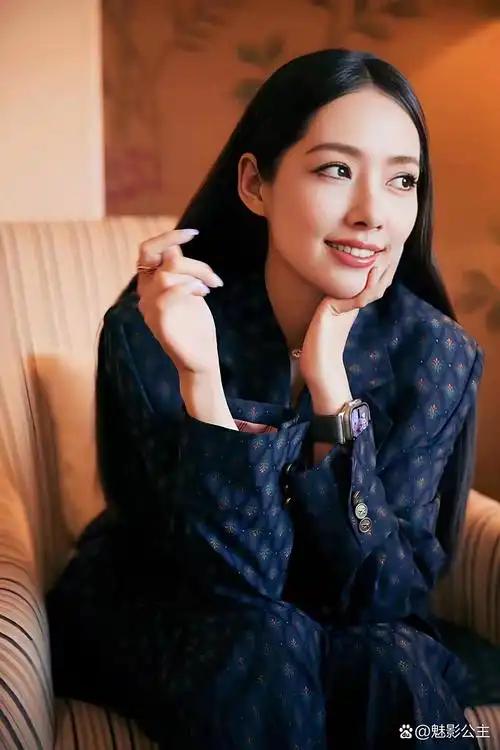 1.港圈豪门的瓜最近又更新了，向华强自爆自己跟向太打算把财产都留给儿媳妇郭碧婷