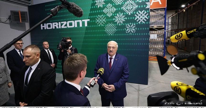 白俄罗斯总统卢卡申科今天接受采访。被问到俄罗斯总统官邸被91架无人机袭怎么看？