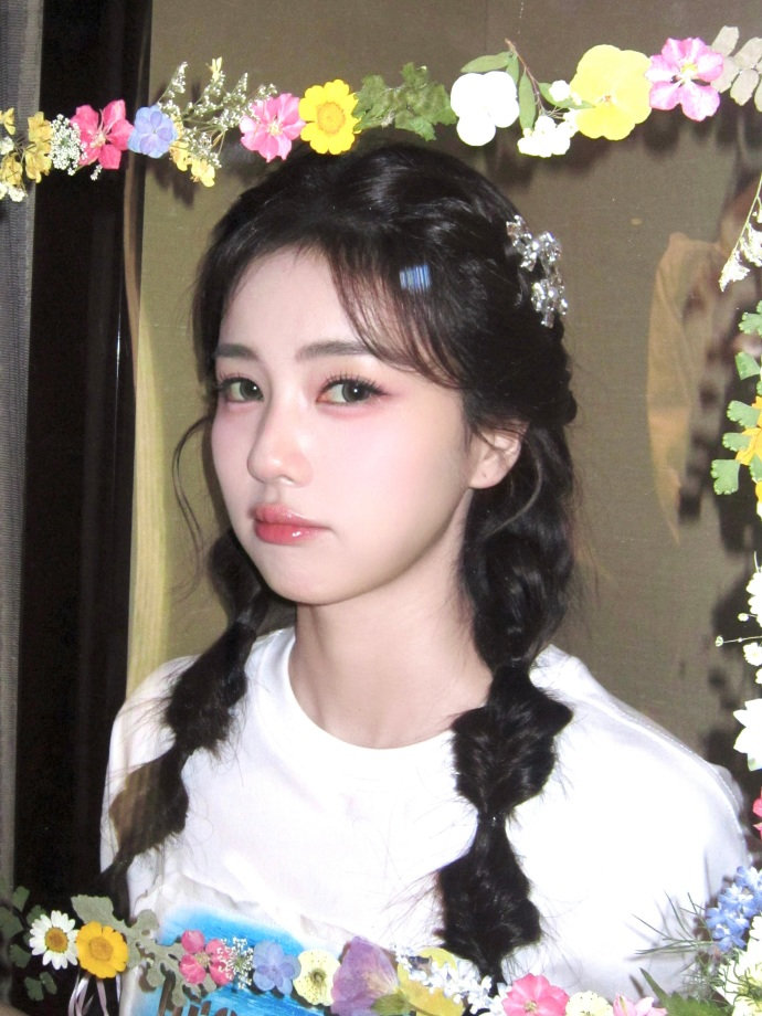 最近白鹿的每个造型都在我审美上