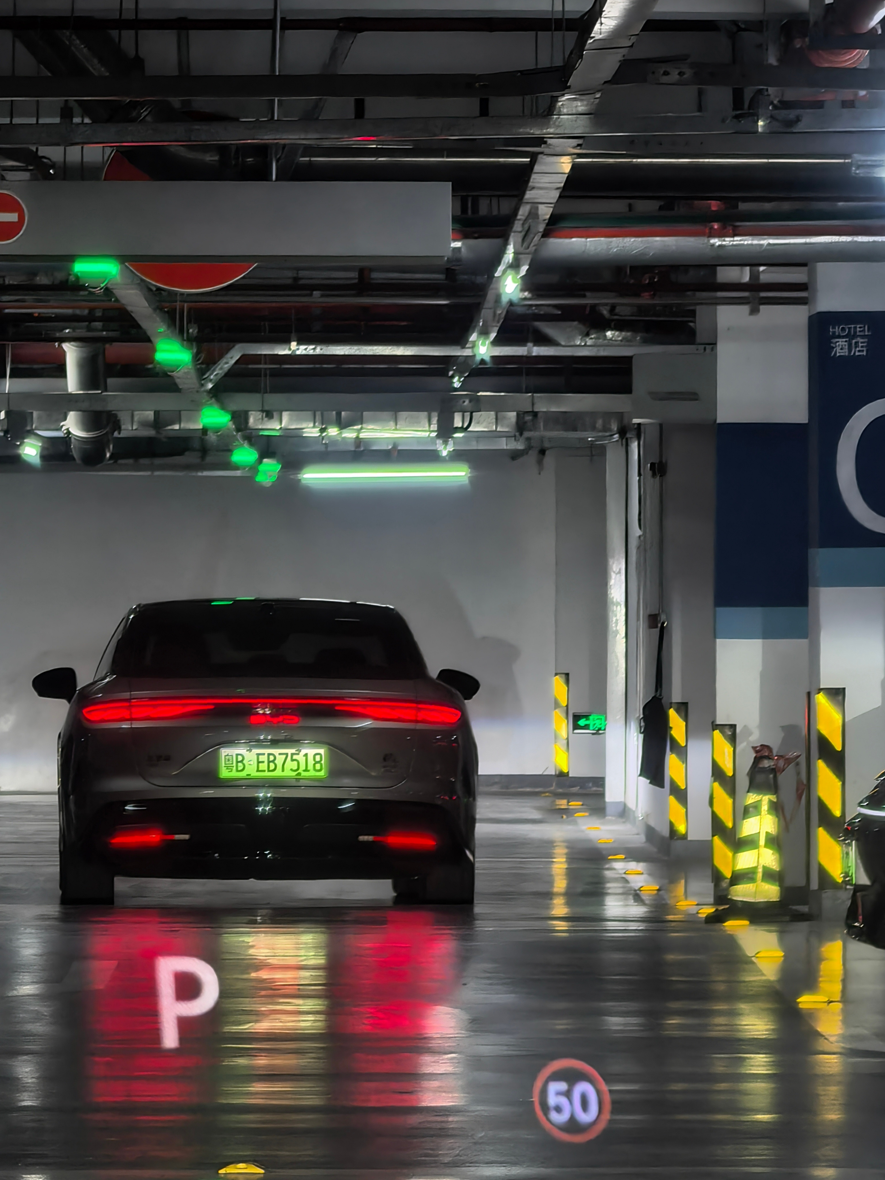 来了，比亚迪天神之眼车位到车位，今年度最大OTA升级。有点东西的。安全为前提，把