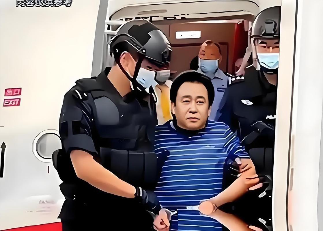 别再瞎传许老板要被送去新疆服刑了！这两天刷屏的“发配边疆”戏码，听着挺解气，但稍