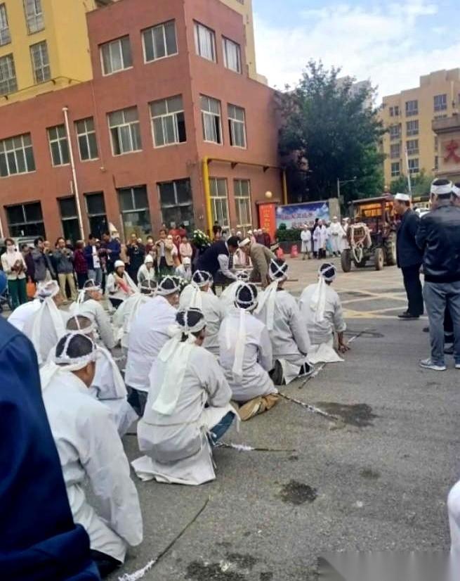 记下这个日子：2026年3月30号。从那天起，办白事的规矩，彻底变了。过去，