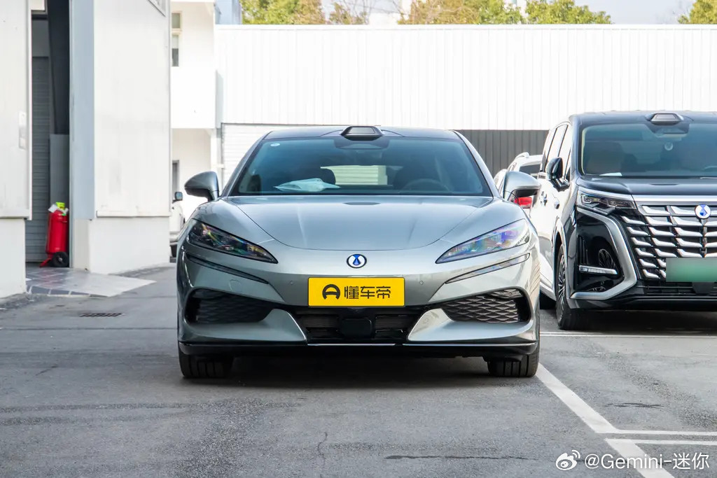 腾势天门山99弯爬山赛我是不太想提的通过这个比赛我能看出Z9GT的操控不错，电控