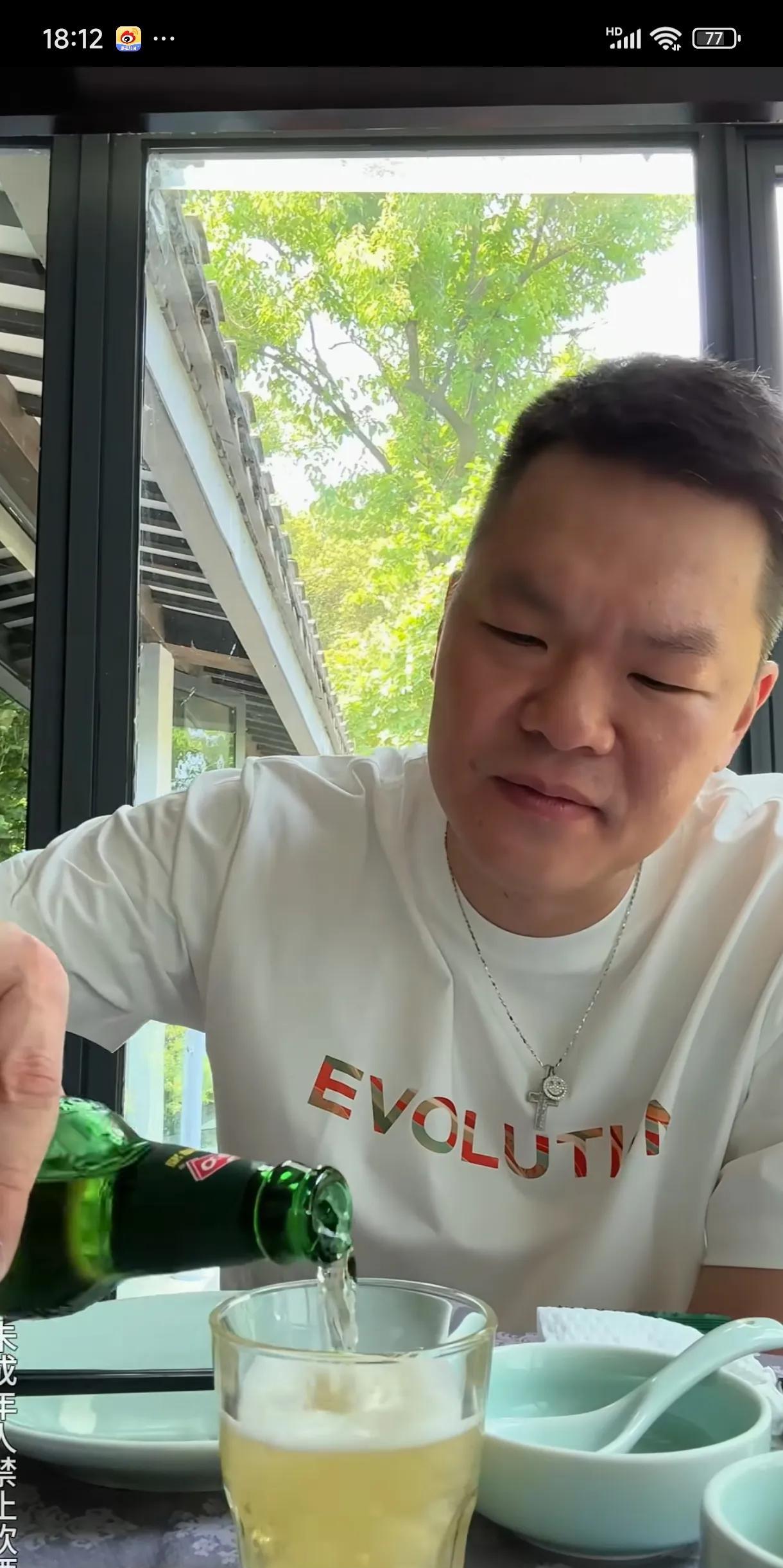 近日看见广东宏远总经理朱芳雨去了杭州，具体干啥咱不知道，也不需要知道，但是我觉得