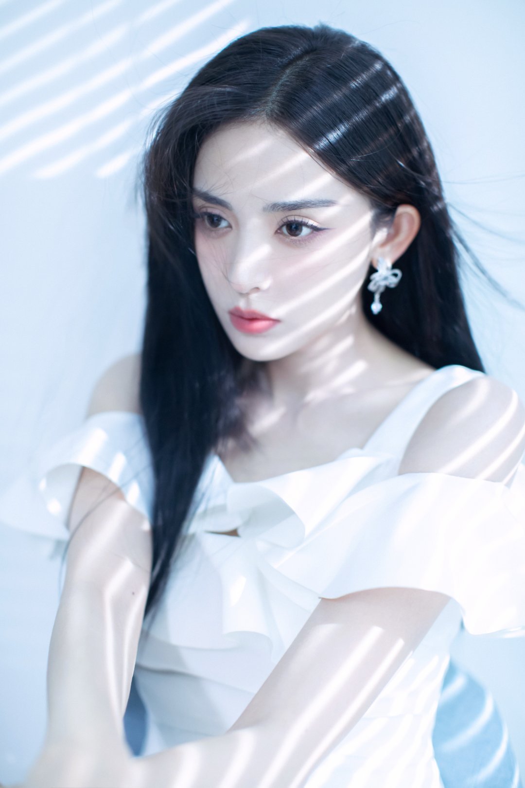 古力娜扎，一身白裙美腿，纯美怡人​​​