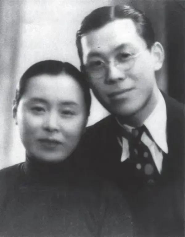 那天，徐志摩上床后，突然手碰到了张幼仪，张幼仪心里窃喜。谁知，下一秒徐志摩竟厌烦