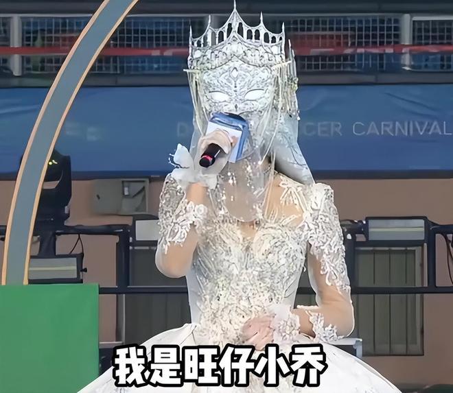 两位歌手因歌曲《年轮》的版权问题引发争议。张碧晨被误解为唯一原唱，引发公关危机，