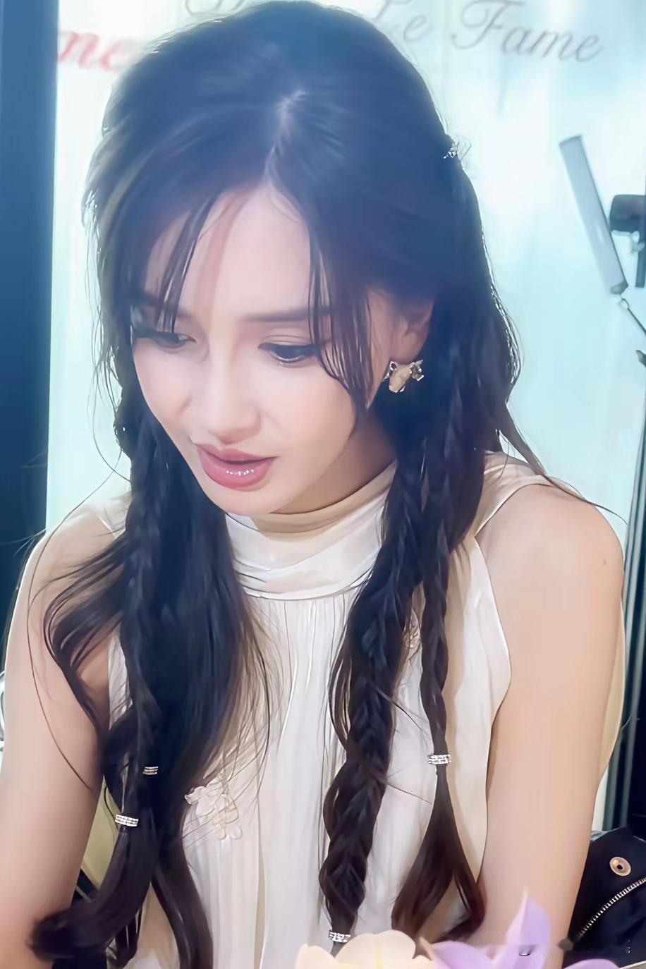 baby离开黄晓明后事业难有起色现在逐渐被边缘化了[扁嘴]