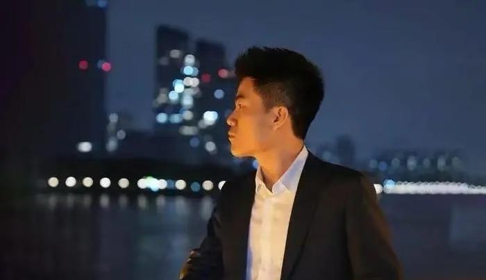 董宇辉清空全部微博刷到的时候真的愣了一下4月8号，董宇辉的微博彻底清空了