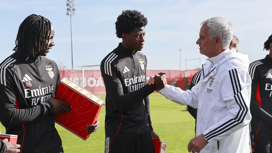 记录报: 穆里尼奥提拔17岁中锋卡布拉尔, 巴黎对他很有兴趣