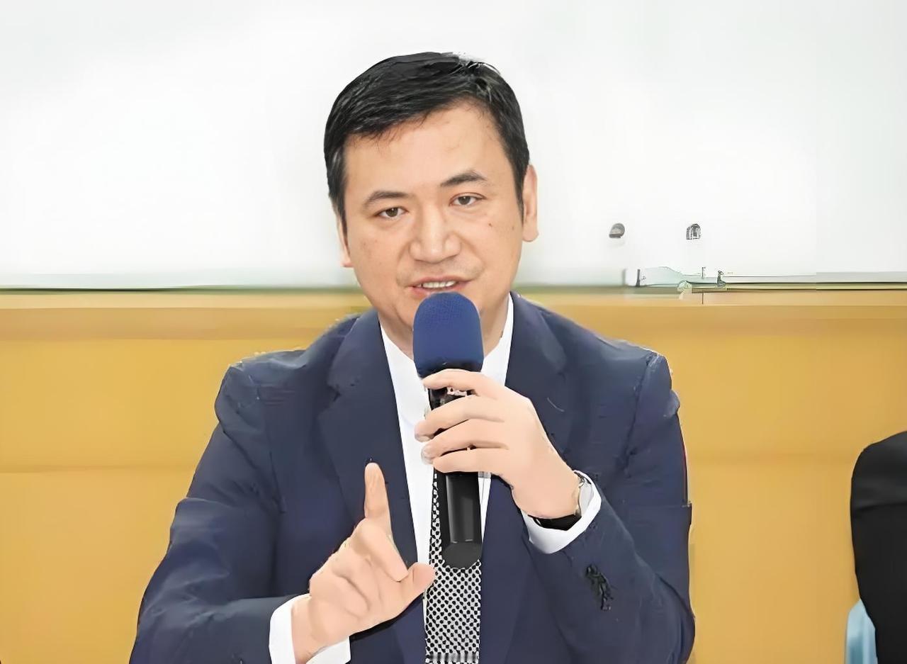 杨永明：两岸军事实力差距悬殊，拿什么跟大陆比。以卵击石，根本就没有资格。台湾