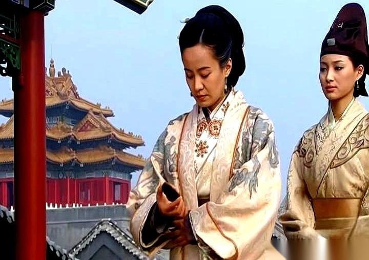 翻遍大明史，朱元璋的后宫里，只站着一个真正的主子，马皇后。她强到什么地步？整个