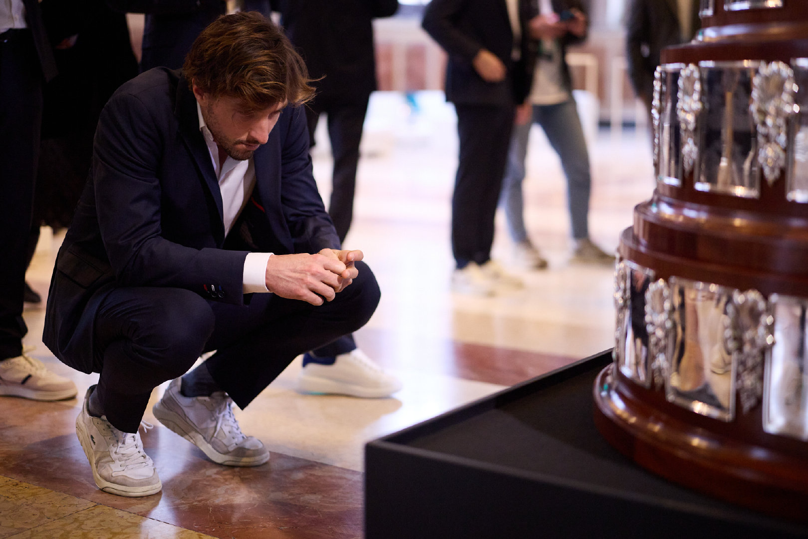 六天后抱起奖杯的感觉应该比盯着更好哦🏆👀