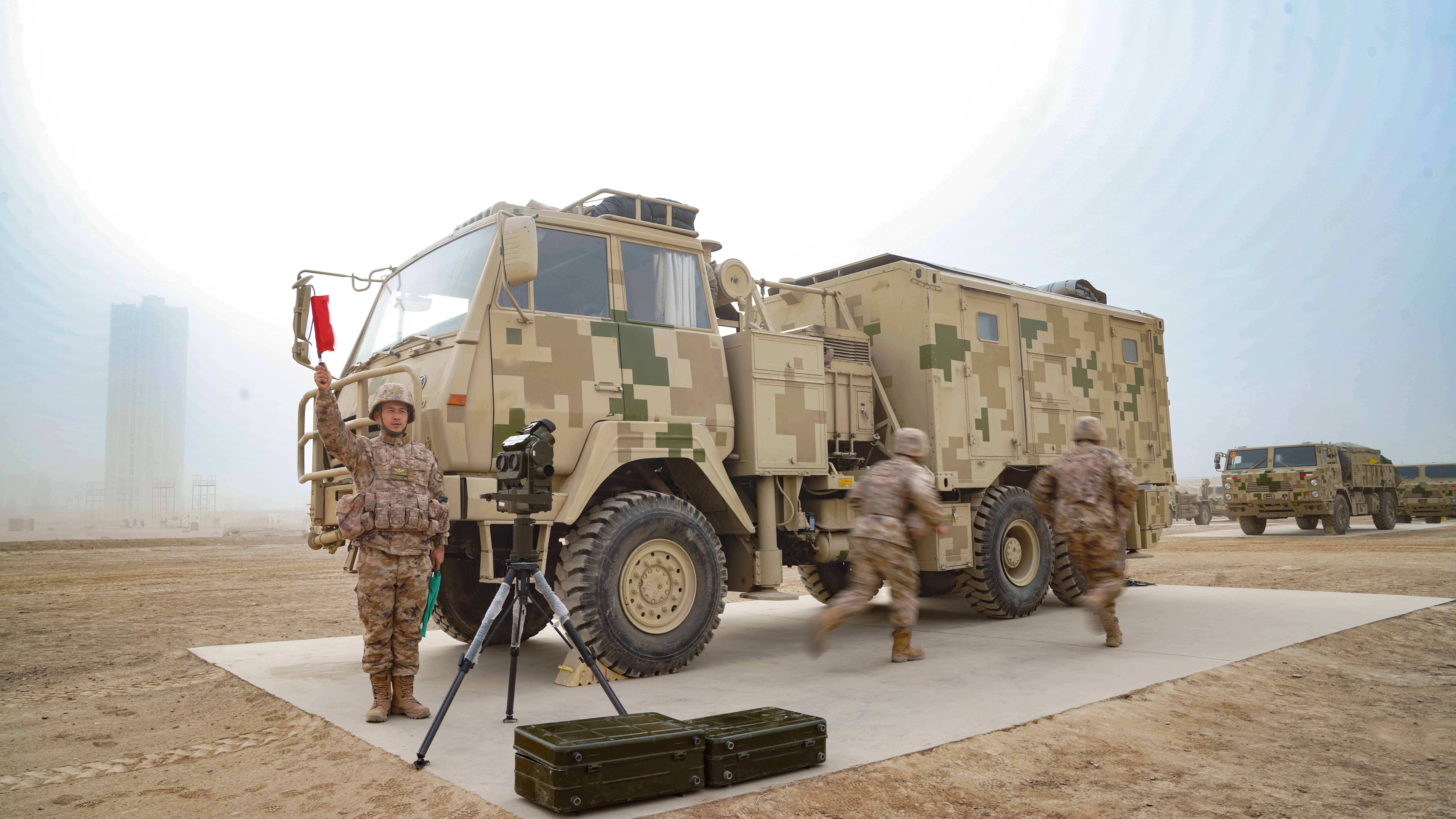 新型122毫米车载榴弹炮配套的MV3平头弹药运输车，看上去只是普通的平头MV3运