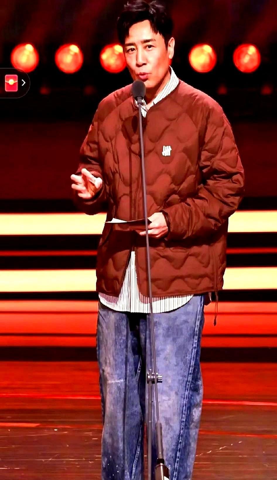 于和伟54岁，瘦了15斤，腰细了两寸，不是靠药，是靠每天晚饭前把筷子搁下。早餐