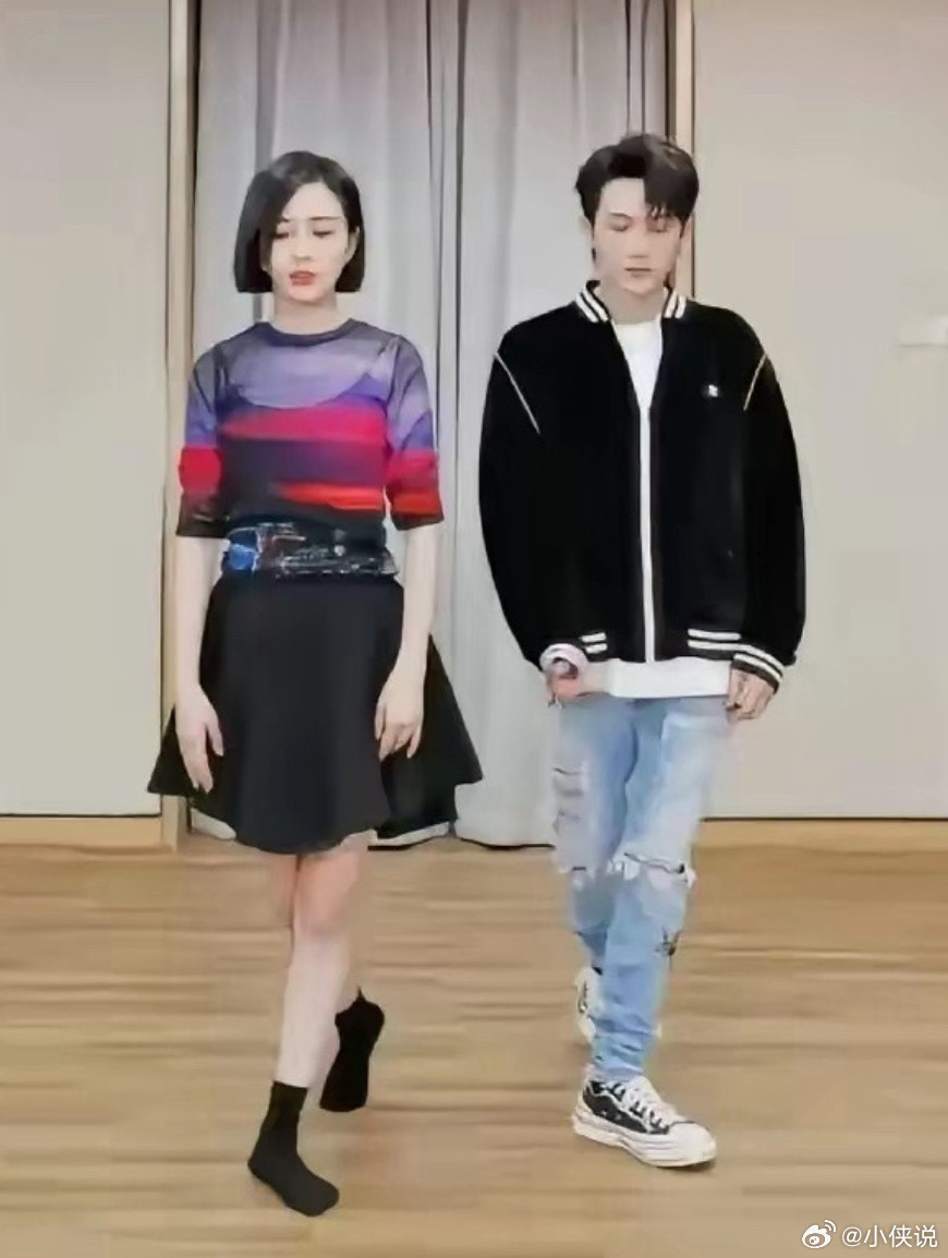 佟丽娅没穿鞋，檀健次还穿的鞋，求檀健次的真实身高刘一诺评论区亲嘴谁低头