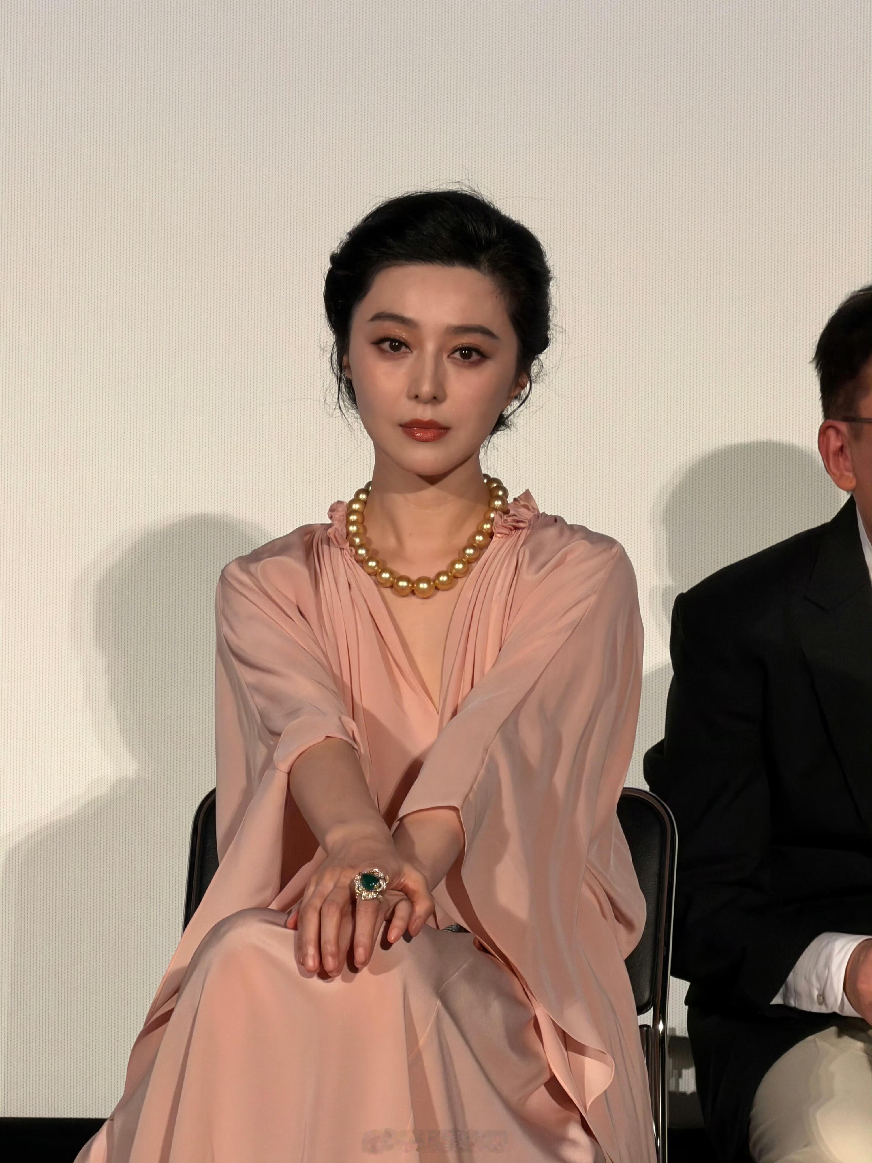 她现在真的是洗尽铅华的美​​​