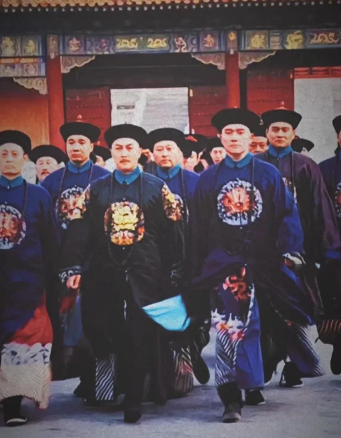 九子夺嫡是假的！这场"儿子内斗大戏"，从头到尾都是康熙一手操盘翻遍史书你会发