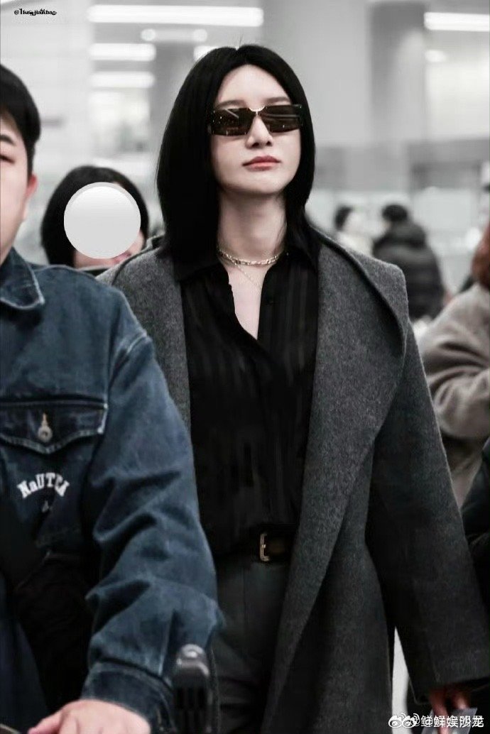 高知妈咪上班，认真搞事业的样子太迷人！尚雯婕高知妈咪上班了合伙人