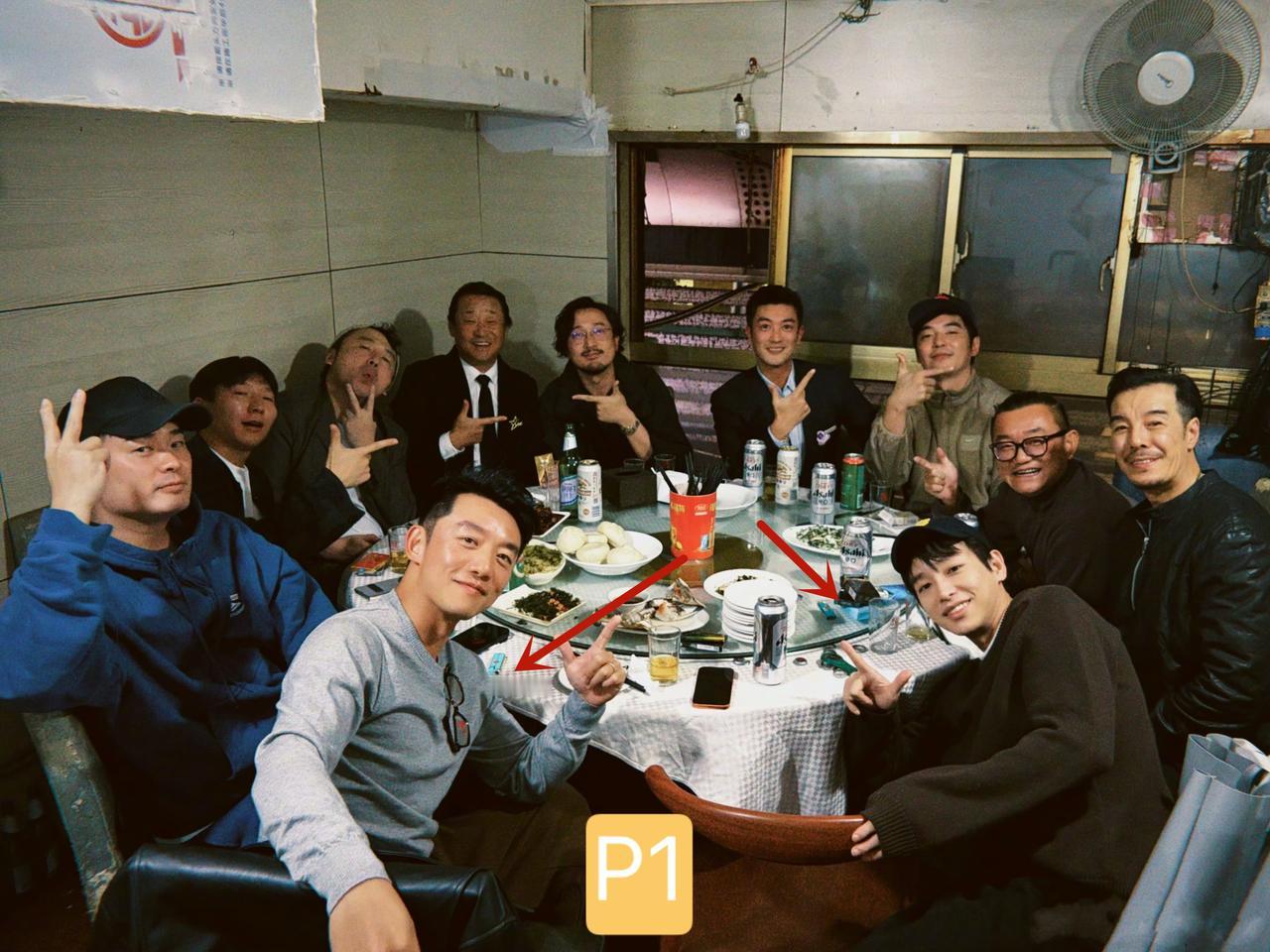 郑恺疑似用AI合成照片上热搜，网友热议陈赫与王传君的关系12月1日，上海戏剧学