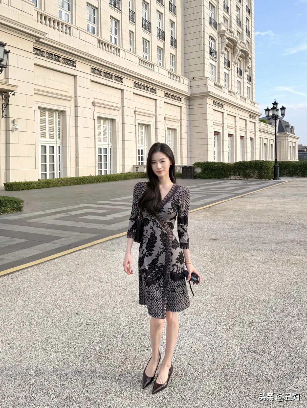 微胖和骨感，你更喜欢哪个骨感女生也有独特魅力，轻盈体态自带清冷感，穿极简风高级，
