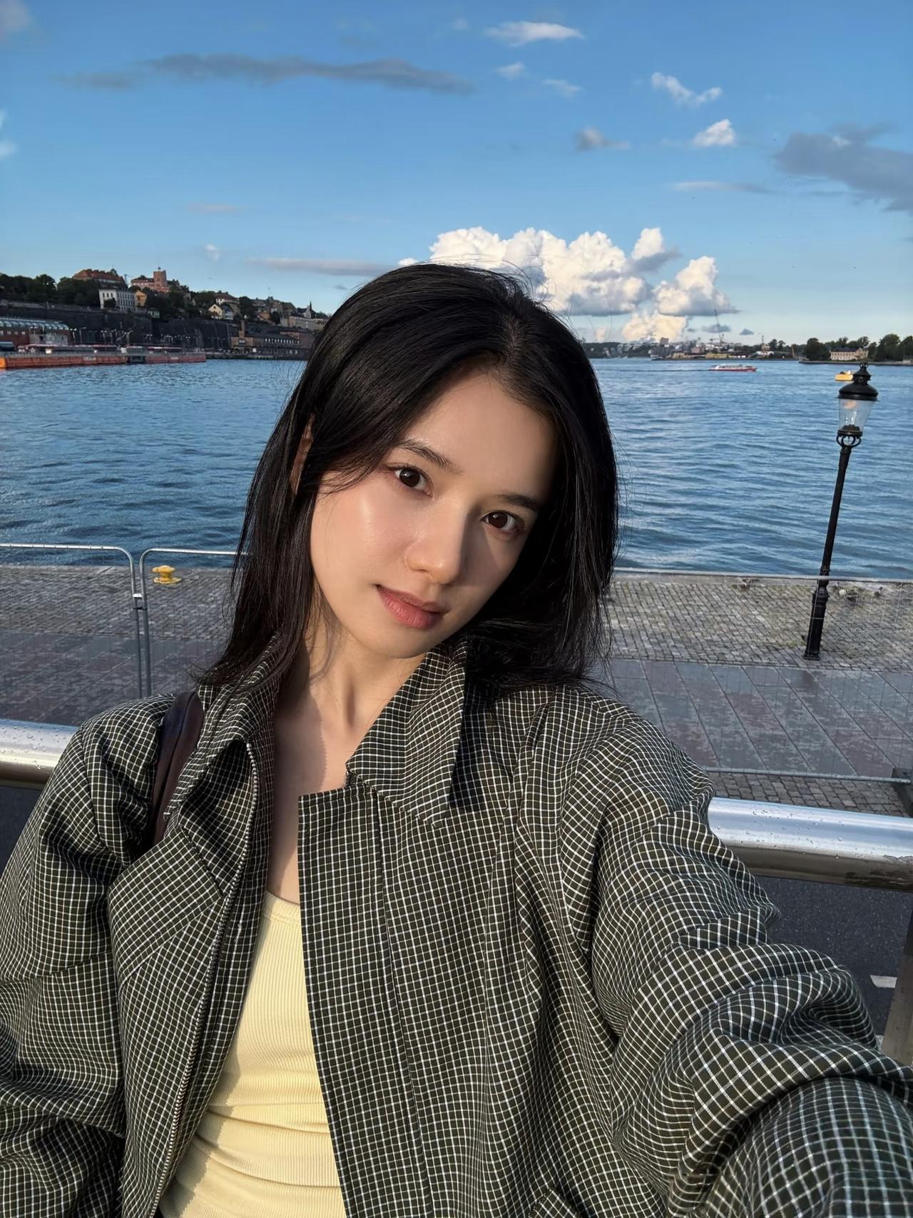 有些女人天生就是享福的命你就说演员张婧仪吧1999年出生于湖南邵阳，家里