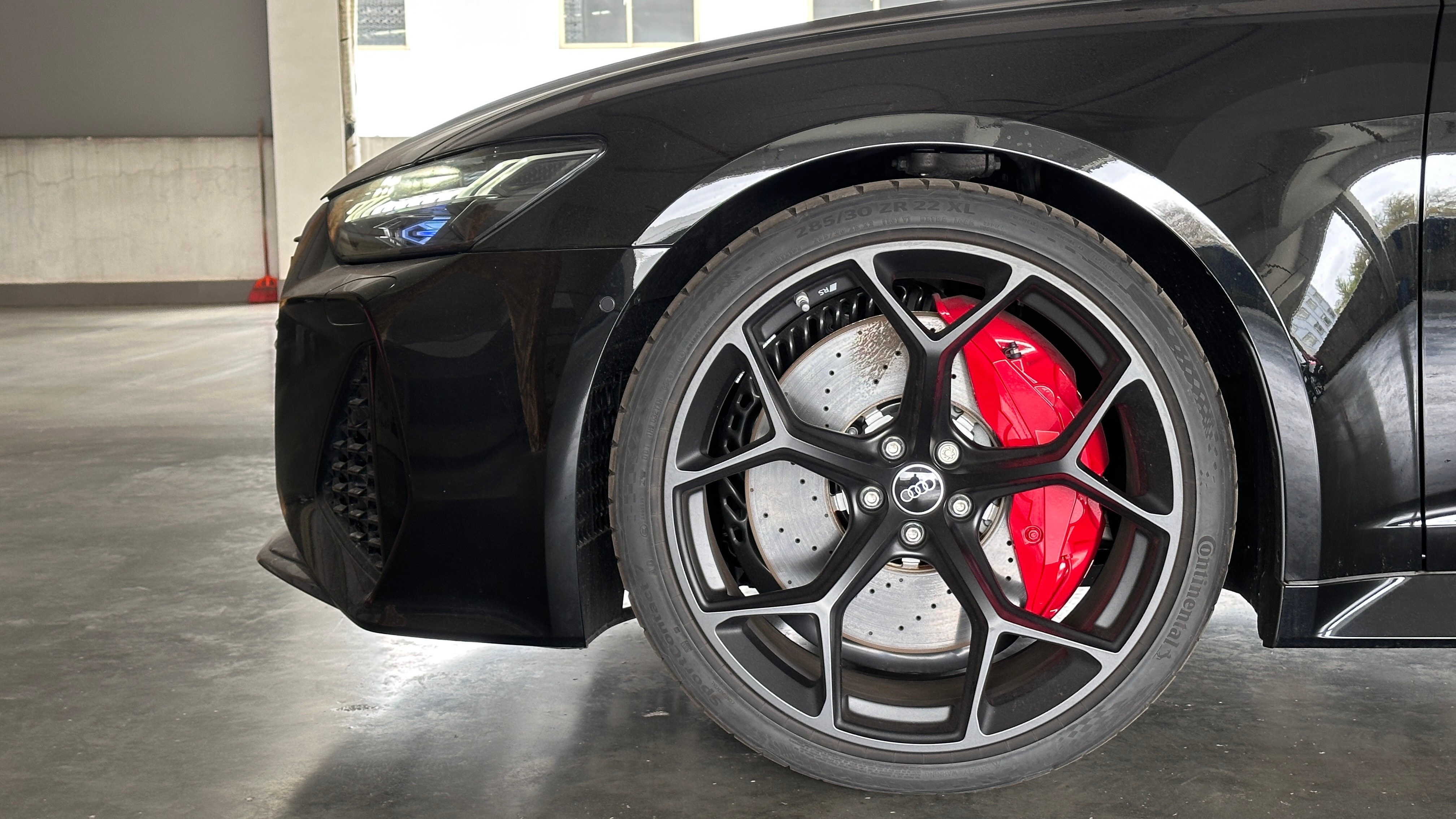 奥迪RS6黑外黑内指导价1453800元选配共计149900元车辆总价145.