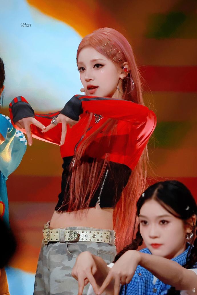 宋雨琦的狗塑走上了斗鸡赛道雨琦这波塑形进化论给我看愣了！原本以为狗塑已经是终极