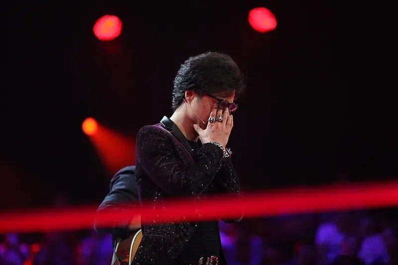 一夜之间，汪峰可能会突然意识到，自己哪是简单地和章子怡离了个婚，根本就是被偷家了