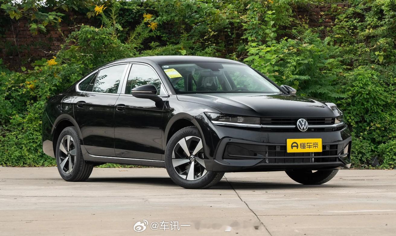 2026款大众迈腾B9正式上市，17.99万元起售，新车配备了怀挡式的换挡杆，并